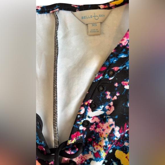 BELLE & SKY. Womens XS  Sleeveless Dress Multicolor Floral Lace Up Front Stretch - Picture 4 of 5